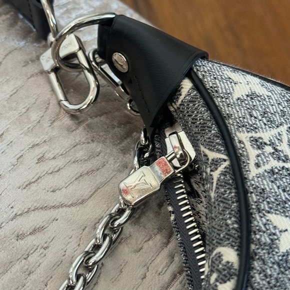 LOUIS VUITTON Monogram Jacquard Denim Loop Black! - Picture 11 of 16